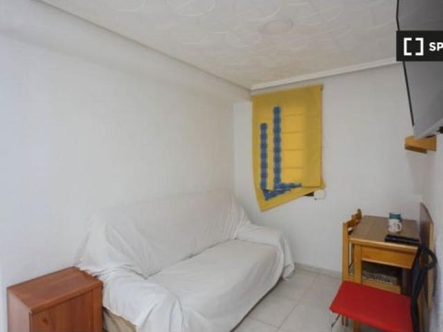 Habitación en un piso compartido de 4 habitaciones en Albors, con gestión profesional