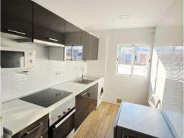 Habitación en un piso compartido de 4 habitaciones en alquiler en Aluche, ideal para estudiantes y p