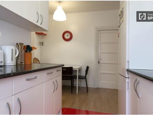 Habitación en un piso compartido de 4 habitaciones en alquiler en Embajadores, ideal para profesiona