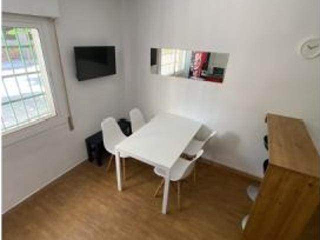 Habitación en un piso compartido de 4 habitaciones en alquiler en Las Avenidas