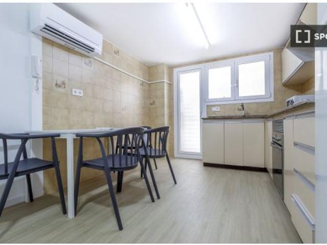Habitación en un piso compartido de 4 habitaciones en alquiler en Marxalenes, ideal para estudiantes