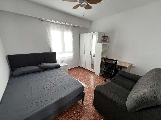 Habitación en un piso compartido de 4 habitaciones en alquiler en Nou Moles