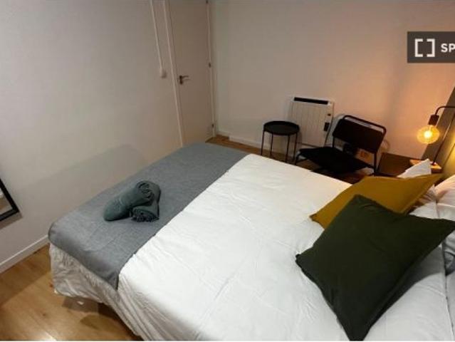 Habitación en un piso compartido de 4 habitaciones en alquiler en Palacio, gastos incluidos