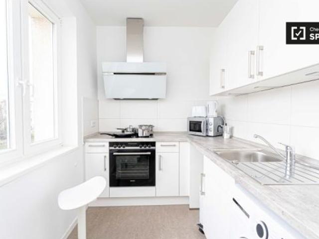 Habitación en un piso compartido de 4 habitaciones en Berlín, con gastos incluidos. Solo para profes