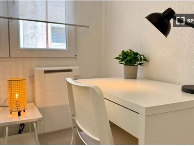 Habitación en un piso compartido de 4 habitaciones en Getafe, se admiten parejas