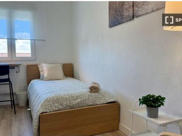 Habitación en un piso compartido de 4 habitaciones en Getafe, se admiten parejas