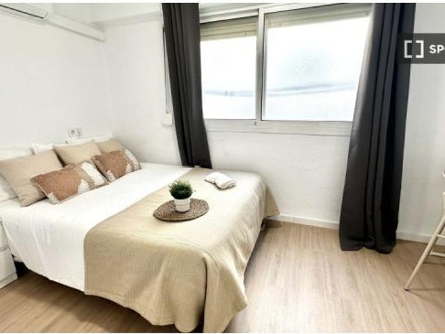 Habitación en un piso compartido de 5 habitaciones en alquiler en Benimaclet, ideal para profesional