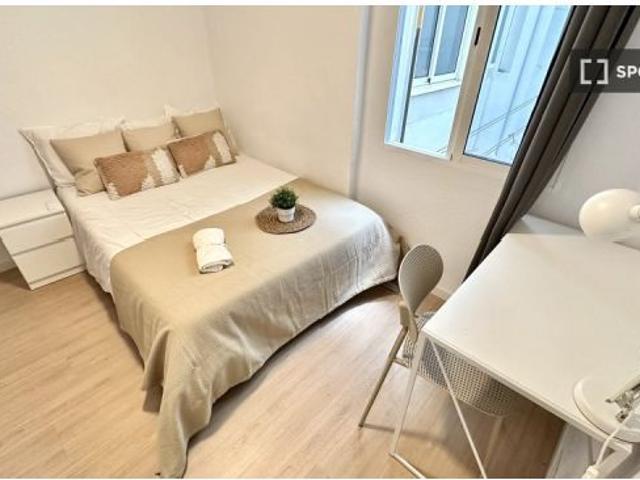 Habitación en un piso compartido de 5 habitaciones en alquiler en Benimaclet, ideal para profesional