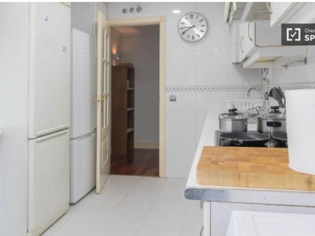 Habitación en un piso compartido de 5 habitaciones en alquiler en Costillares