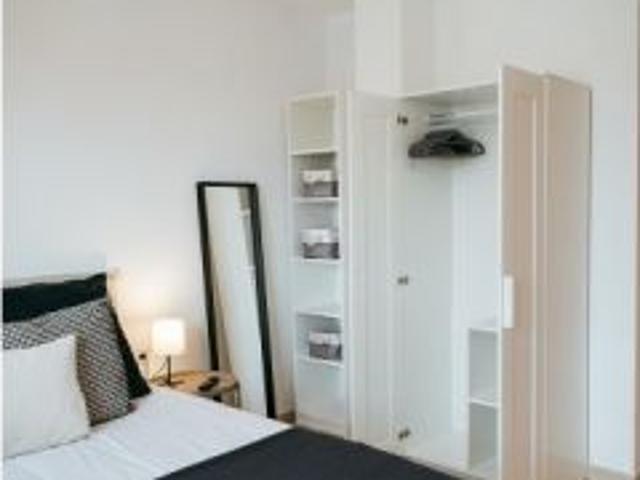 Habitación en un piso compartido de 5 habitaciones en alquiler en El Poblenou