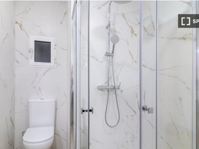 Habitación en un piso compartido de 5 habitaciones en alquiler en Mont Olivet, sin zona exterior