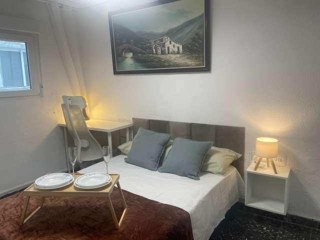 Habitación en un piso compartido de 5 habitaciones en alquiler en Morvedre