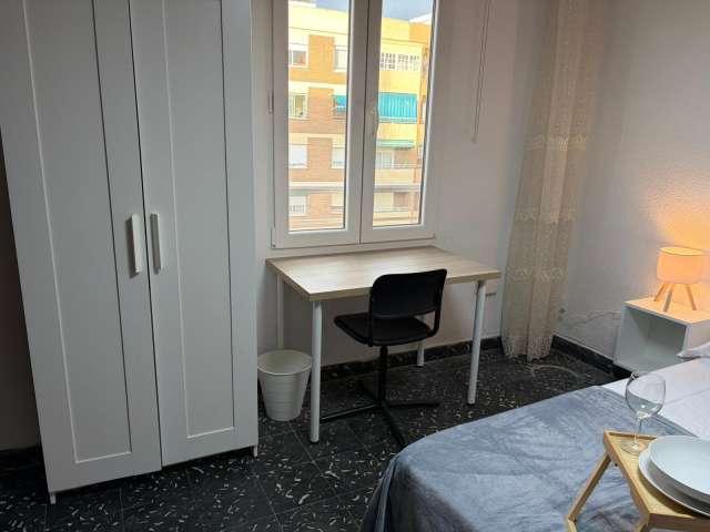 Habitación en un piso compartido de 5 habitaciones en alquiler en Morvedre