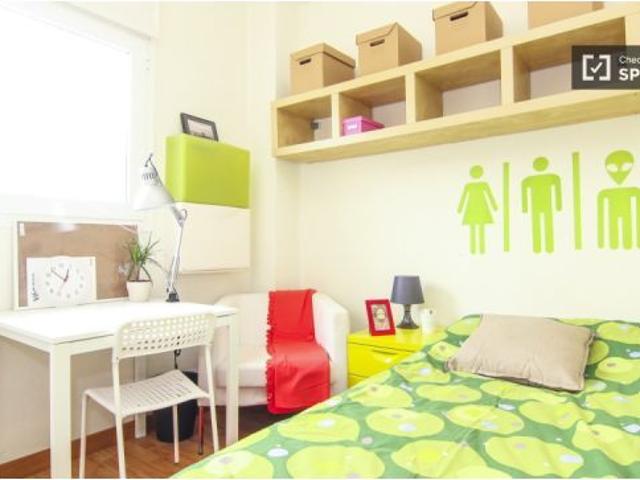 Habitación en un piso compartido de 5 habitaciones en alquiler en Russafa, gastos incluidos