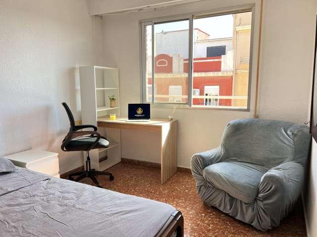 Habitación en un piso compartido de 5 habitaciones en alquiler en Russafa