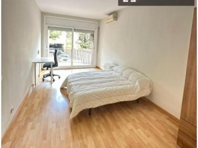 Habitación en un piso compartido de 5 habitaciones en alquiler en Sarria, todos los gastos incluidos