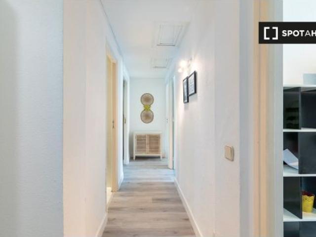 Habitación en un piso compartido de 5 habitaciones en Castilla, en alquiler