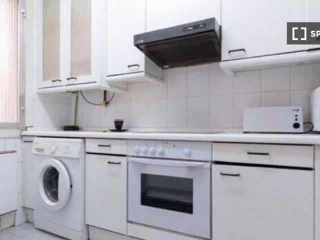 Habitación en un piso compartido de 5 habitaciones en Cuatro Caminos, ideal para profesionales y est
