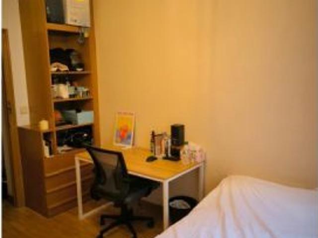 Habitación en un piso compartido de 5 habitaciones en Cuatro Caminos, ideal para profesionales y est