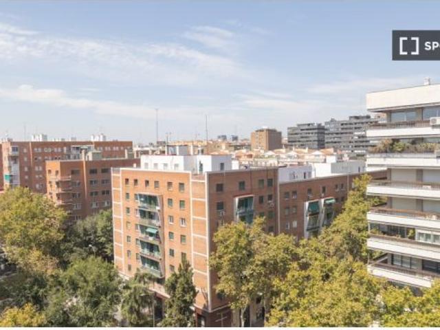 Habitación en un piso compartido de 5 habitaciones en Cuatro Caminos, ideal para profesionales y est