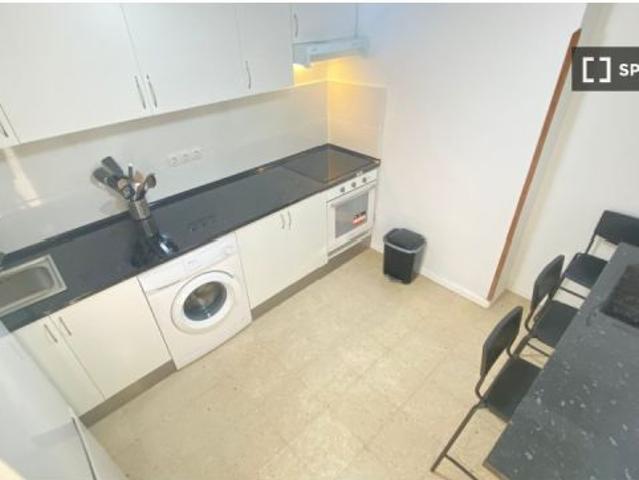Habitación en un piso compartido de 5 habitaciones en Numancia, ideal para profesionales y estudiant