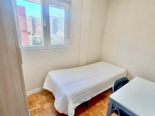 Habitación en un piso compartido de 5 habitaciones en Pueblo Nuevo