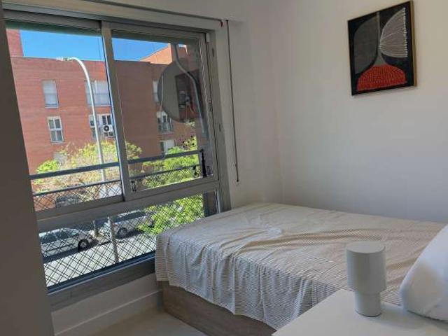 Habitación en un piso compartido de 5 habitaciones, Portazgo, Madrid
