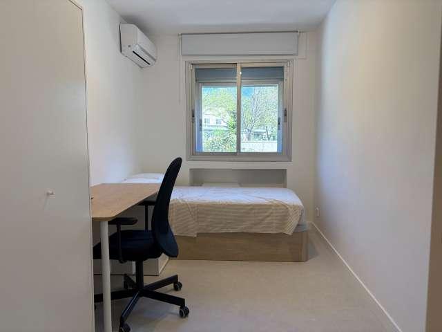 Habitación en un piso compartido de 5 habitaciones, Portazgo, Madrid