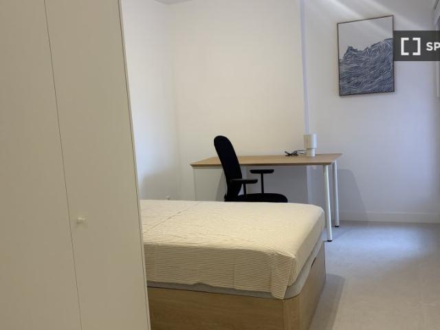 Habitación en un piso compartido de 5 habitaciones, Portazgo, Madrid