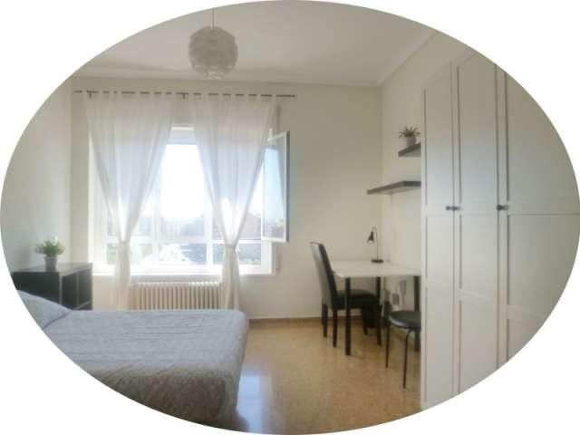 Habitación en un piso compartido de 6 habitaciones en Zaragoza
