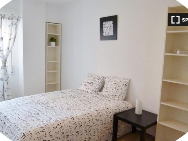 Habitación en un piso compartido de 6 habitaciones en Zaragoza