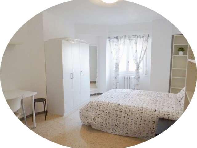 Habitación en un piso compartido de 6 habitaciones en Zaragoza