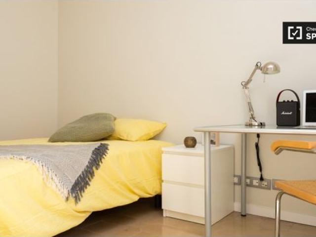Habitación en un piso compartido de 6 habitaciones en alquiler en Vila de Gràcia, ideal para estudia