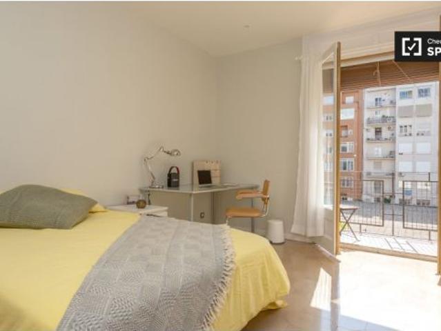 Habitación en un piso compartido de 6 habitaciones en alquiler en Vila de Gràcia, ideal para estudia