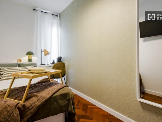 Habitación en un piso compartido de 6 habitaciones en alquiler en Canillas