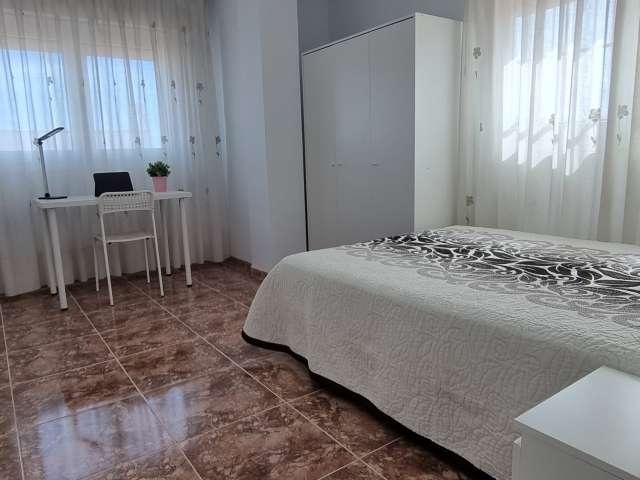 Habitación en un piso compartido de 6 habitaciones en alquiler en Cartagena