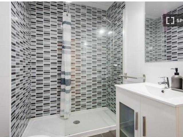Habitación en un piso compartido de 6 habitaciones en alquiler en Delicias