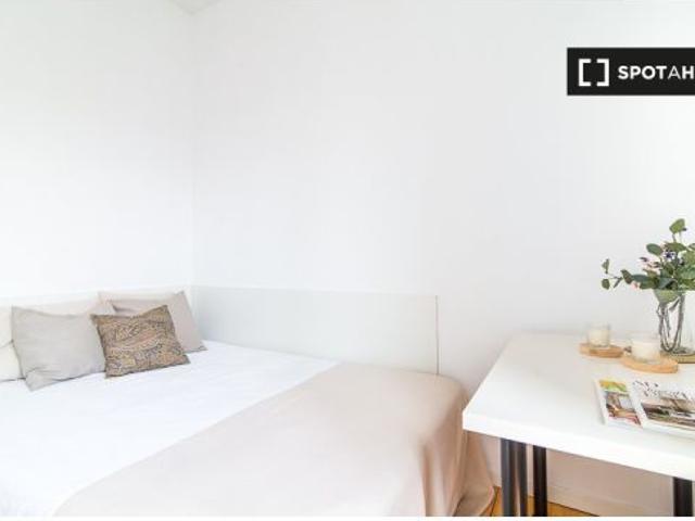 Habitación en un piso compartido de 6 habitaciones en alquiler en Embajadores, Madrid, ideal para pr