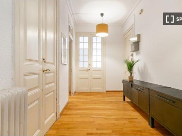 Habitación en un piso compartido de 6 habitaciones en alquiler en la Dreta de l' Eixample, i