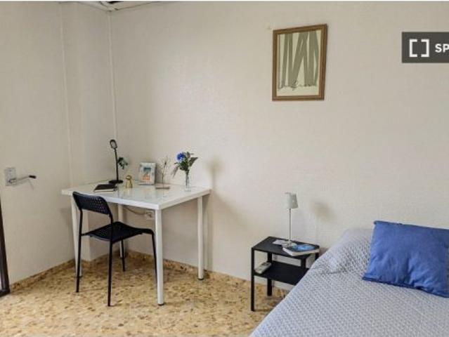 Habitación en un piso compartido de 6 habitaciones en alquiler en Moncada, todos los gastos incluido