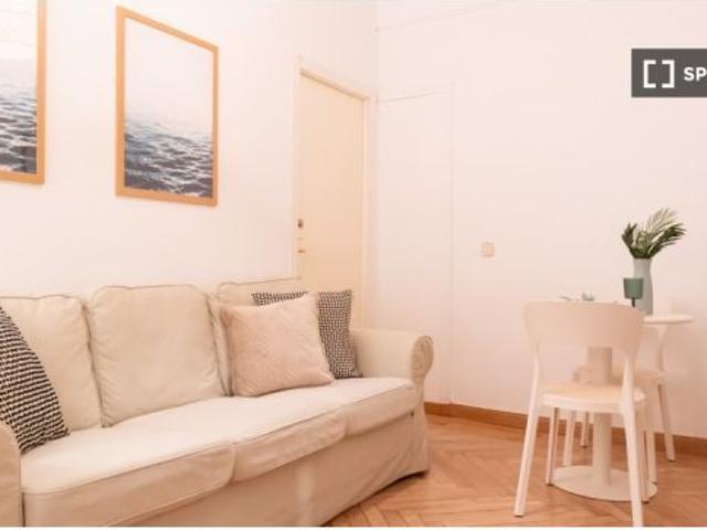 Habitación en un piso compartido de 6 habitaciones en alquiler en Palacio, ideal para profesionales