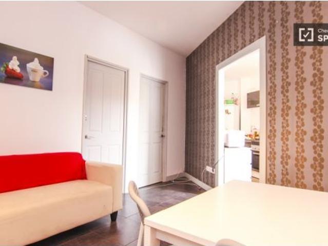 Habitación en un piso compartido de 6 habitaciones en alquiler en Russafa, con todos los gastos incl