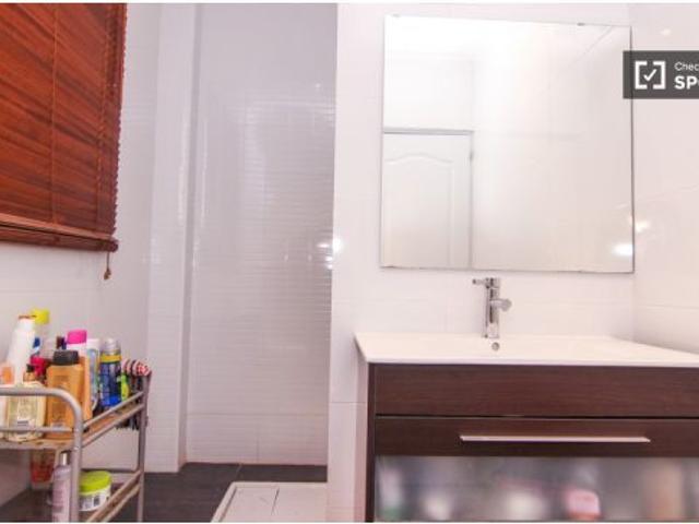 Habitación en un piso compartido de 6 habitaciones en alquiler en Russafa, con todos los gastos incl