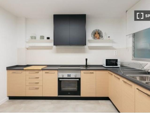 Habitación en un piso compartido de 6 habitaciones en alquiler en Sant Francesc