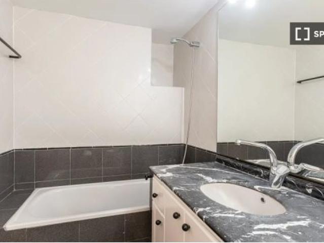 Habitación en un piso compartido de 6 habitaciones en Arrancapins, ideal para profesionales y se adm