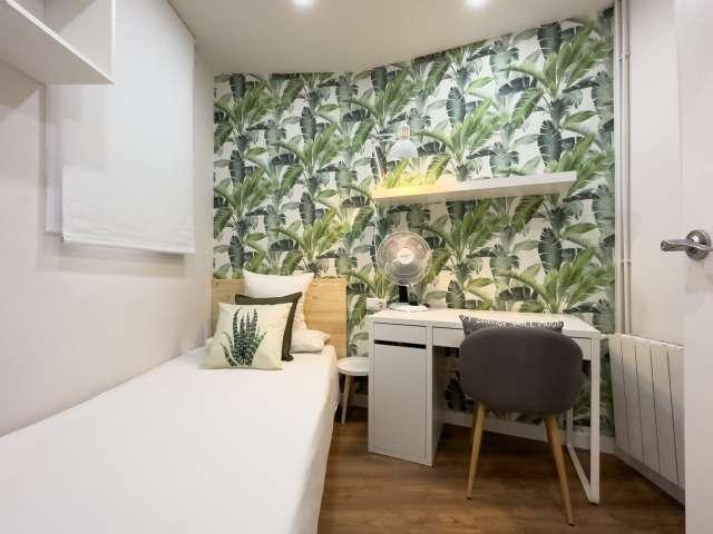 Habitación en un piso compartido de 6 habitaciones en Barcelona