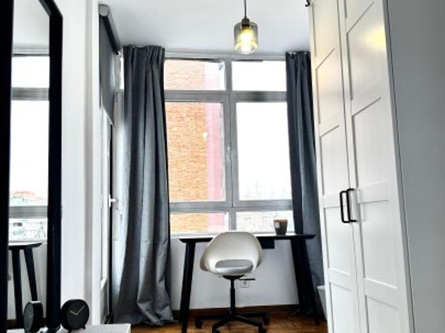 Habitación en un piso compartido de 6 habitaciones en Castilla, Madrid