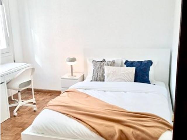 Habitación en un piso compartido de 6 habitaciones en Castilla, Madrid