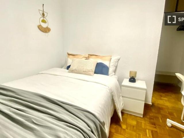 Habitación en un piso compartido de 6 habitaciones en Castilla, Madrid