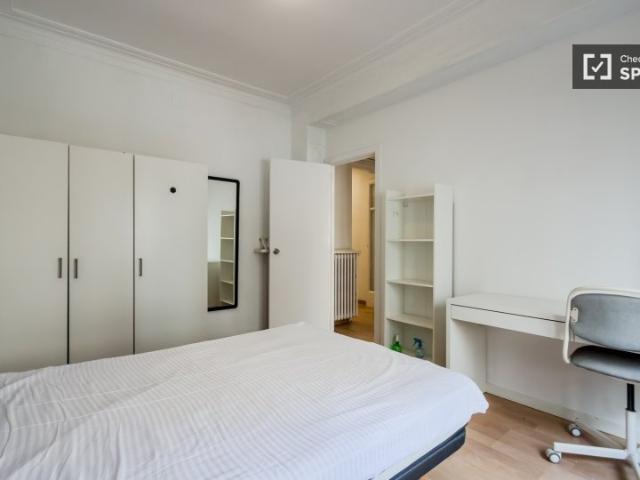 Habitación en un piso compartido de 6 habitaciones en el Eixample